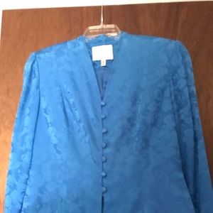 Adrianna Papell Ladies size 12 100% Silk 2 piece suit. Worn once for a wedding.